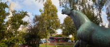 Pferdeskulptur in der Parksiedlung